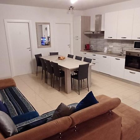 Appartamento Lucini Ai Portici C,parcheggio disponibile Tirano Esterno foto