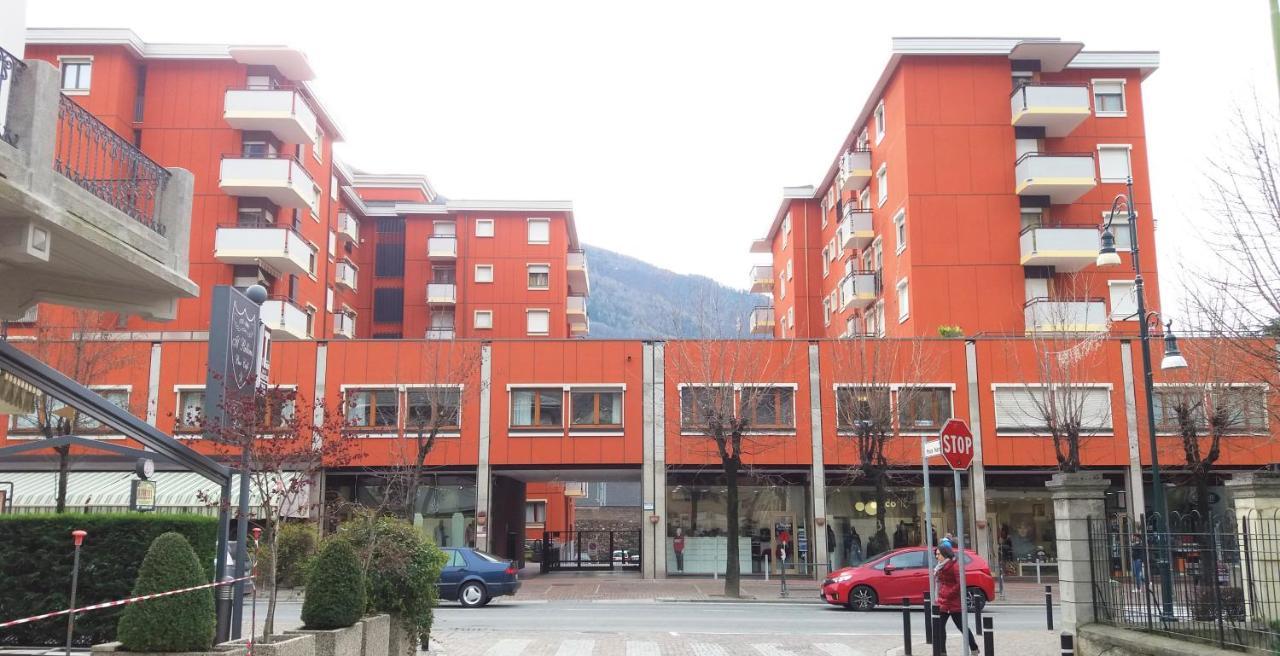 Appartamento Lucini Ai Portici C,parcheggio disponibile Tirano Esterno foto